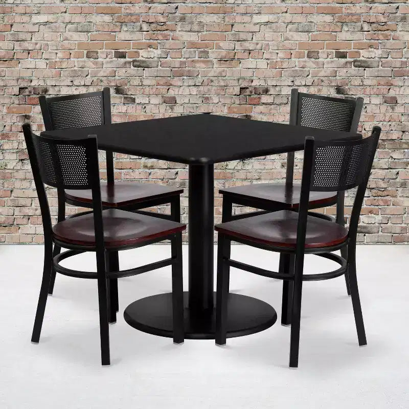 Ensemble table basse stratifiée noire Emma and Oliver 36 po avec 4 chaises grillagées en métal